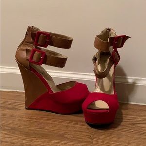 Red and chestnut brown wedges